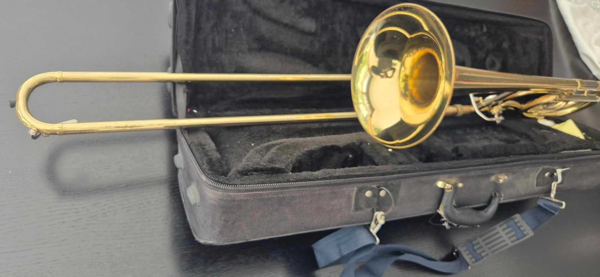 Vendo Trombone Tenor J. Michael usado, em perfeitas condições.
