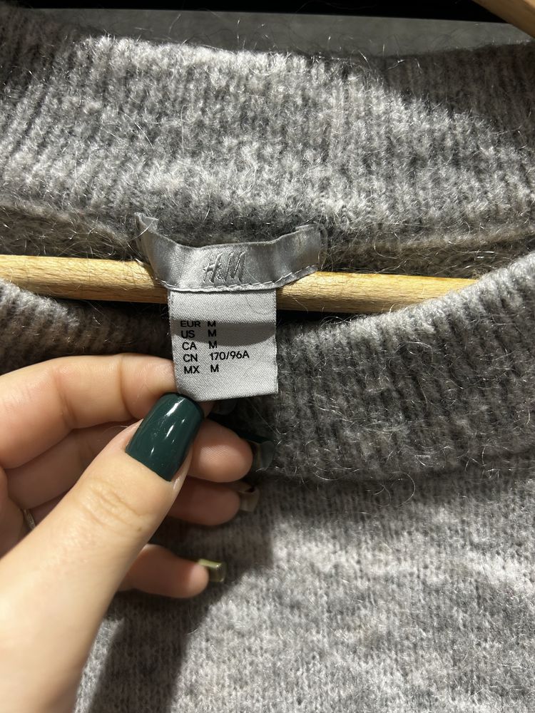 Szary sweter w białe paski H&M