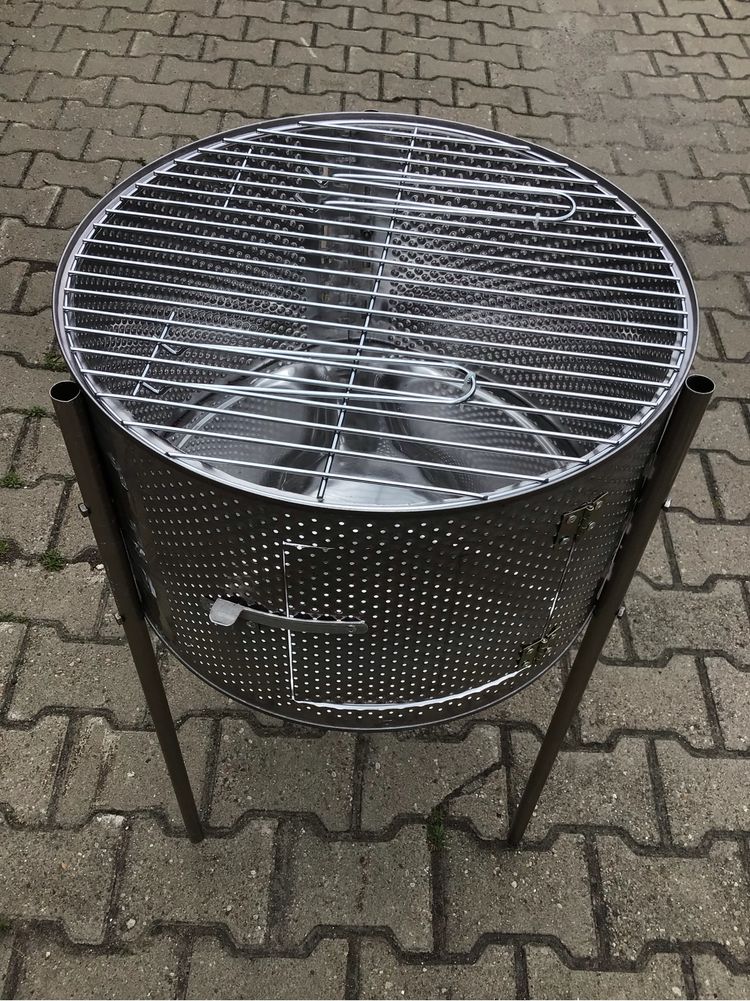 Gril zrobiony z bębna pralki nie rdzewny.