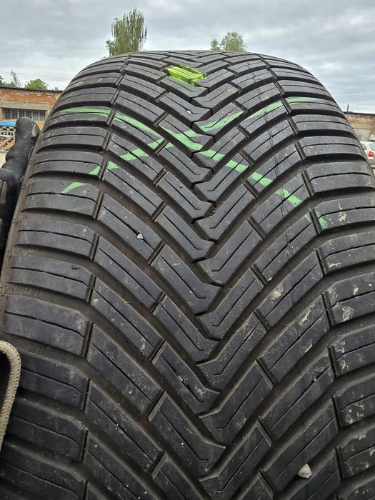 245/45R19 Continental AllSeasonContact 23рік