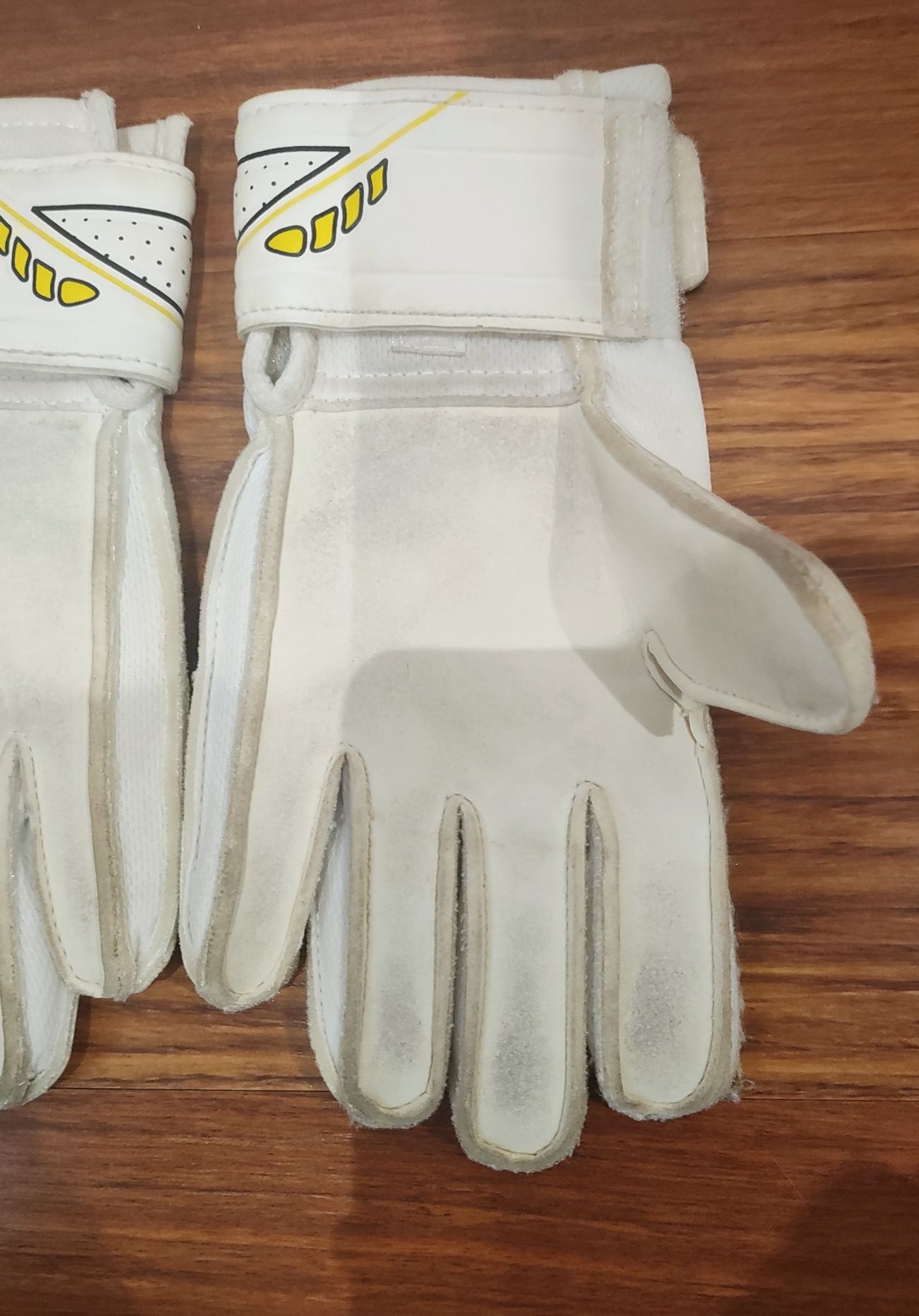 Luvas HO Soccer replica GHOTTA