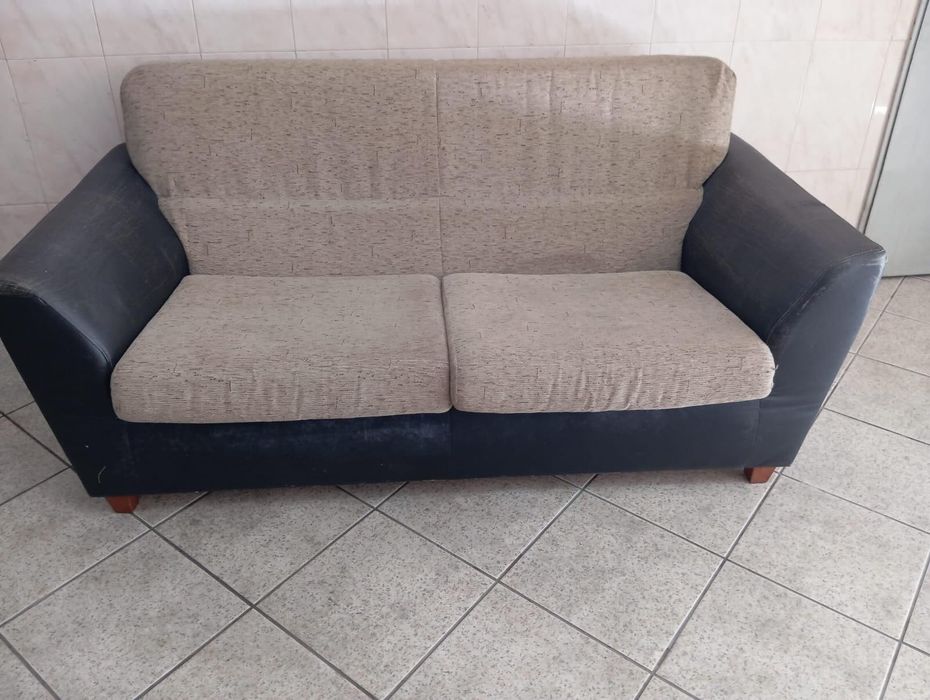 Sofás de 2 e 3 lugares respectivamente