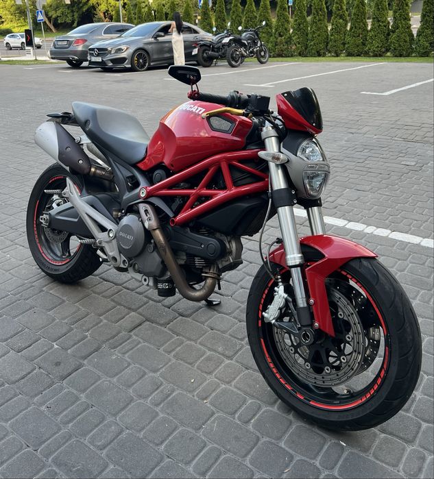 Дукати монстр 696