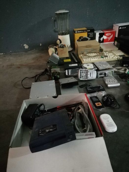 Material eléctrico e electrónico