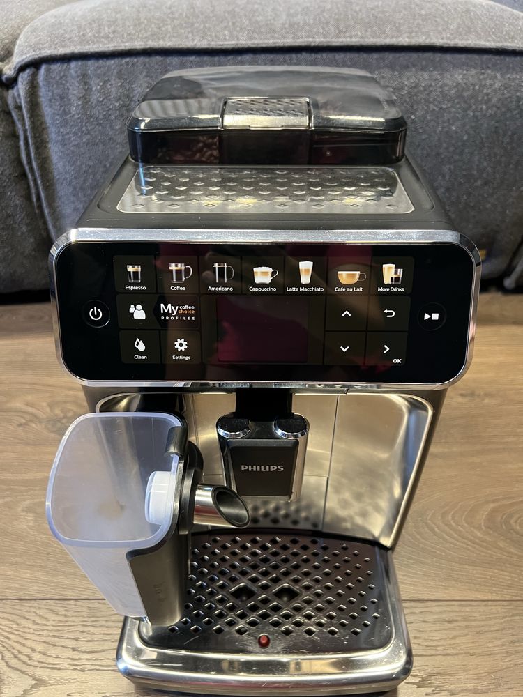 Кавомашина кофемашина PHILIPS Series 5400 EP5447/90