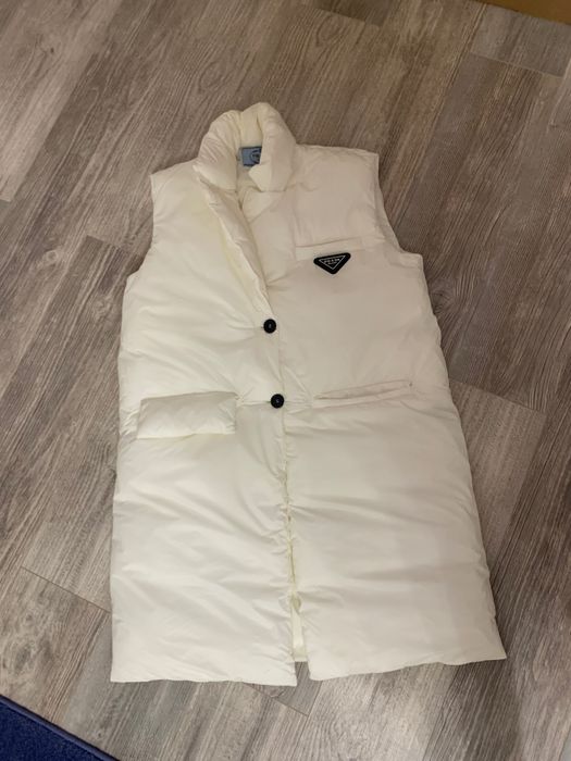 Стильна безрукавка(тепла зима осінь)
Груди-116
Бедра-120
Довжина-98