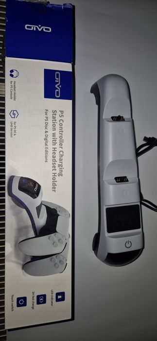 Stacja ładująca do PS5 - na 2 pady plus uchwyt na słuchawki