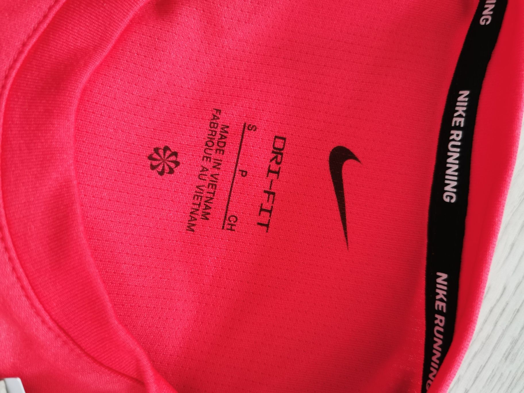 Nowa Koszulka do biegania roz. S Nike