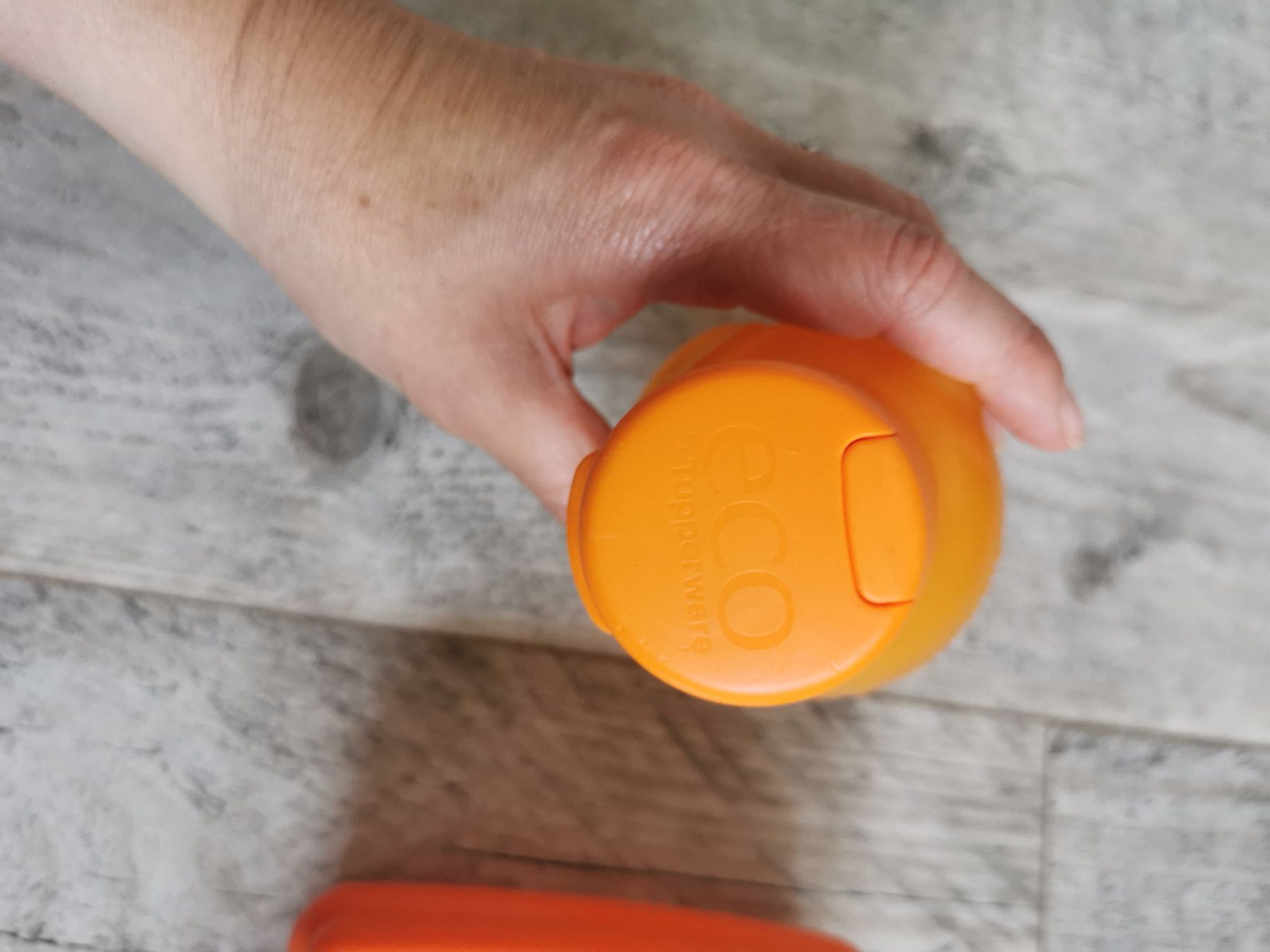 Zestaw Tupperware bidon i kanapnik z małpką stan bdb