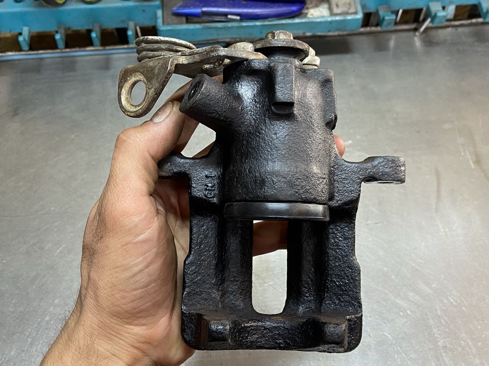 Суппорта Audi A4 B5 B6 B7, A6 C4 C5, passat b5, superb