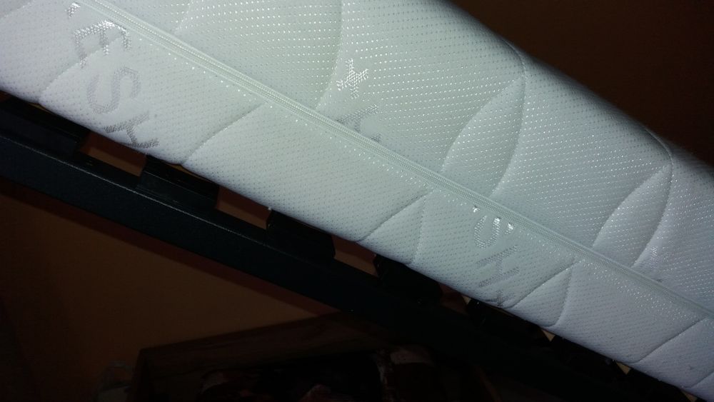 Łóżko z schowkiem.