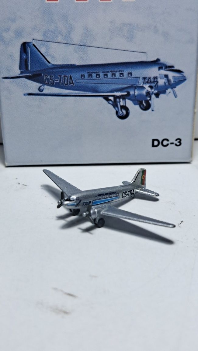 Douglas DC-3 TAP Air Portugal 1:600