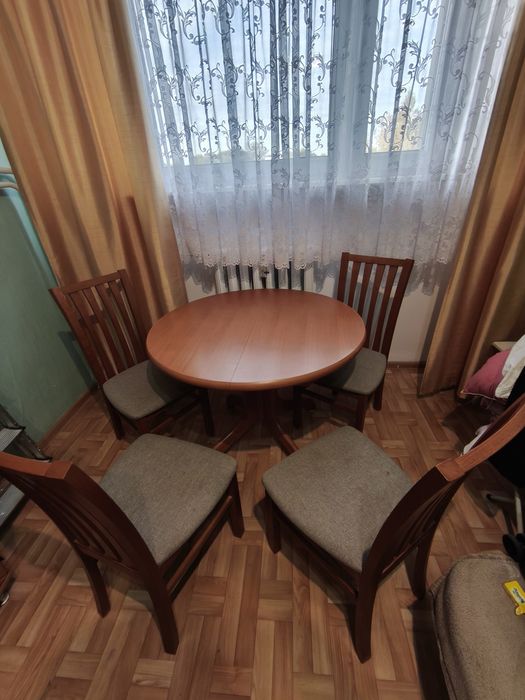 Stół do jadalni  z krzesłami