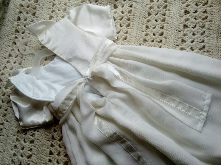 Śliczna, biała sukienka na 2lata. /n3.