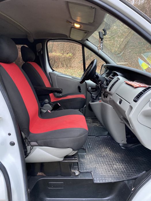 Opel Vivaro 2004 рік 1.9 довга база