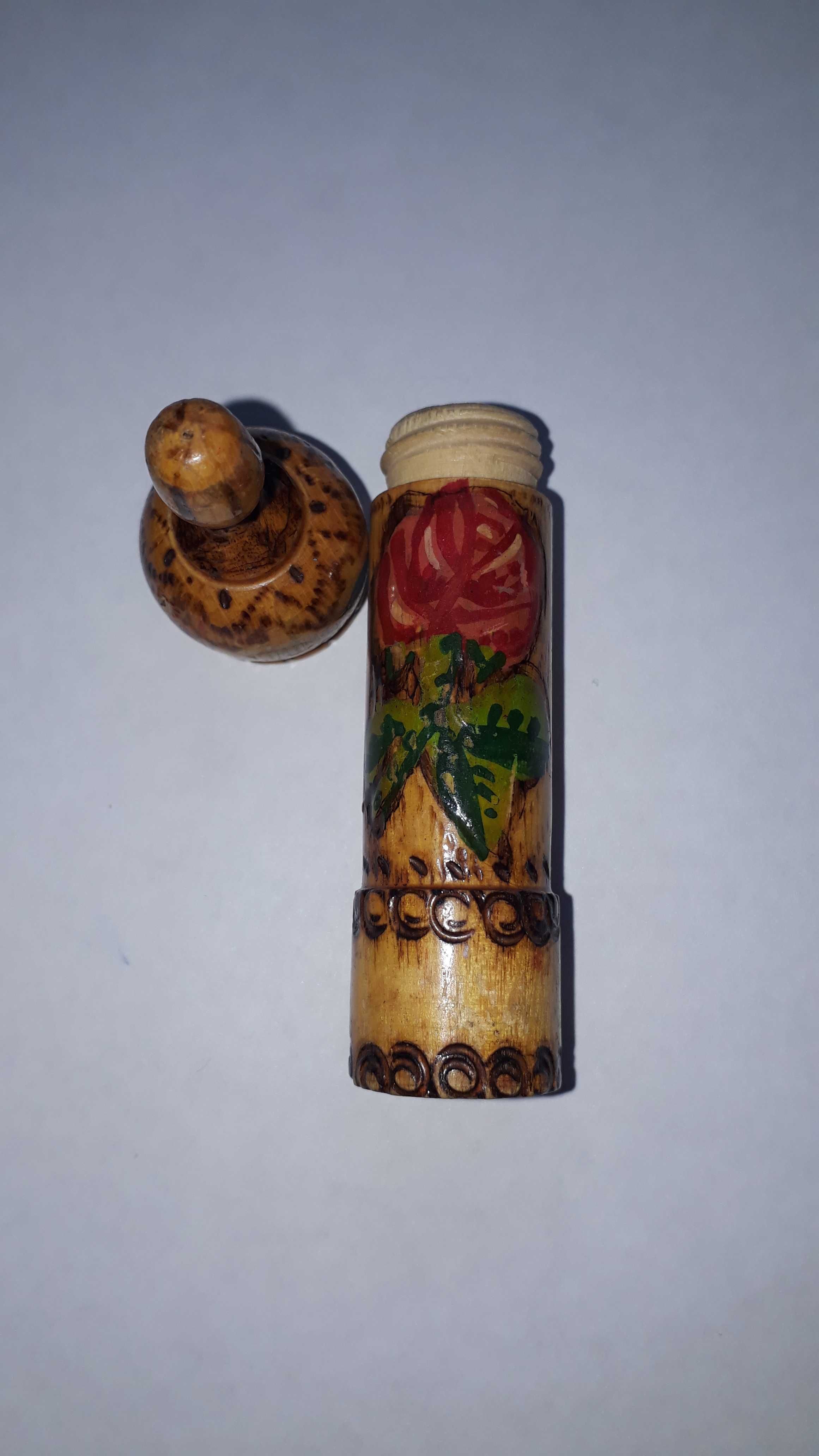 Drewniany flakonik na perfumy