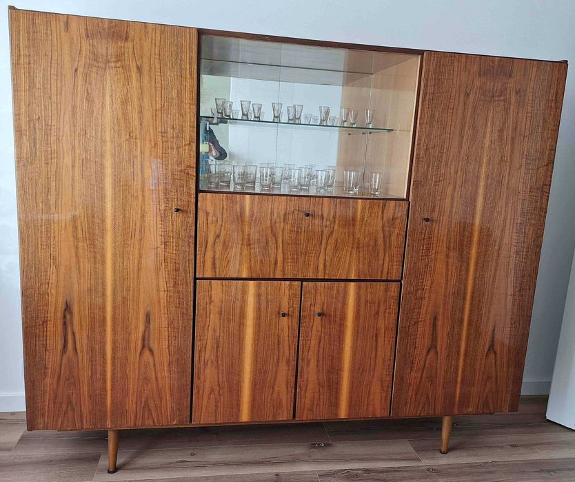 Szafo-kredens z okresu PRL