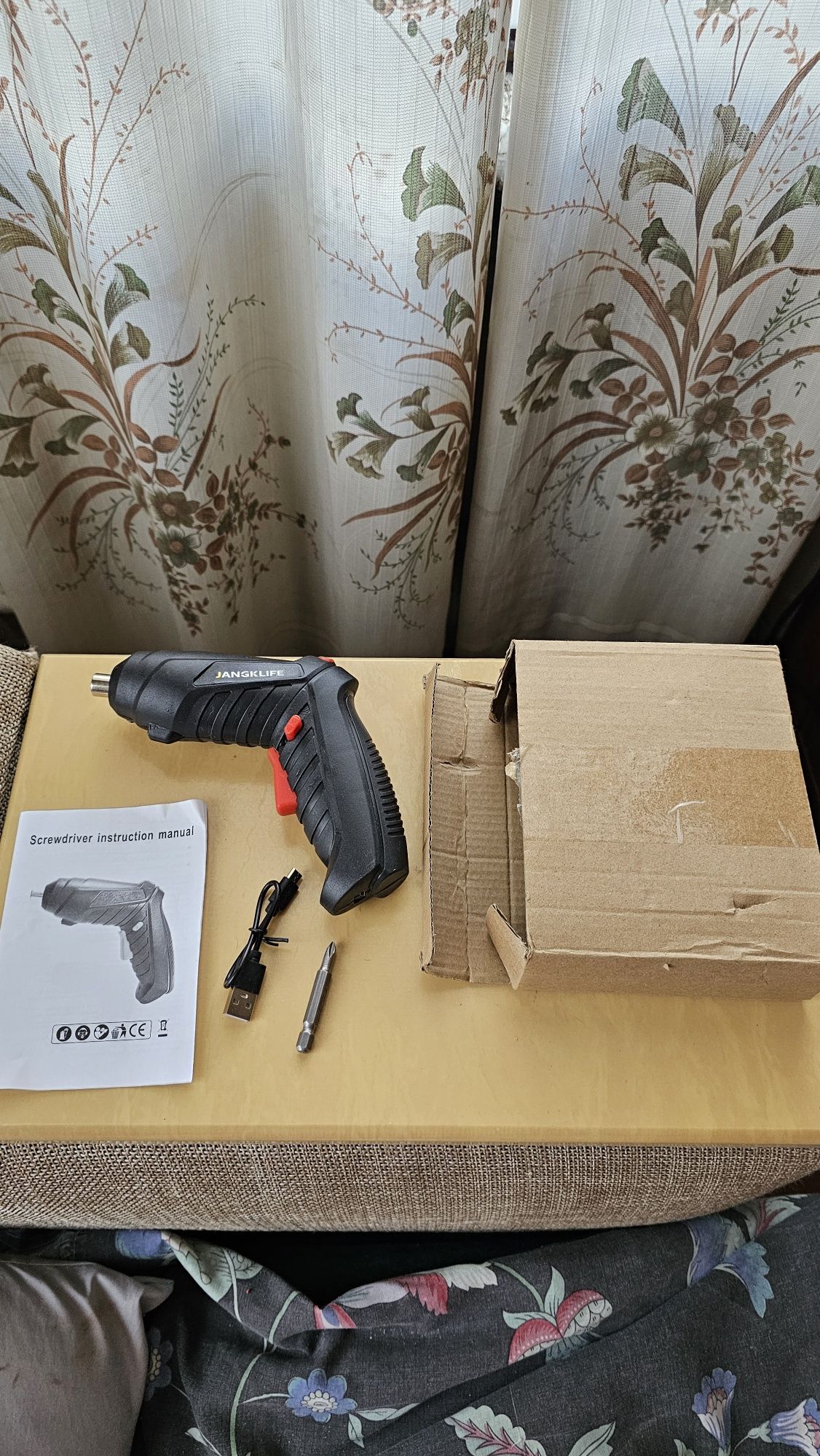 Продам аккумуляторную отвёртку