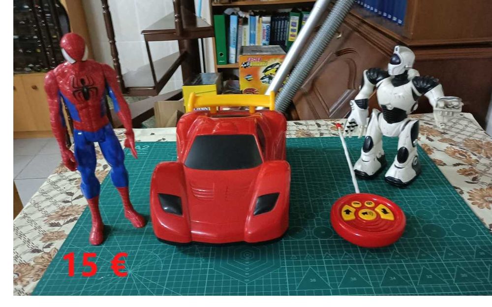 Carro Telecomandado + Robôs + camiões etc.