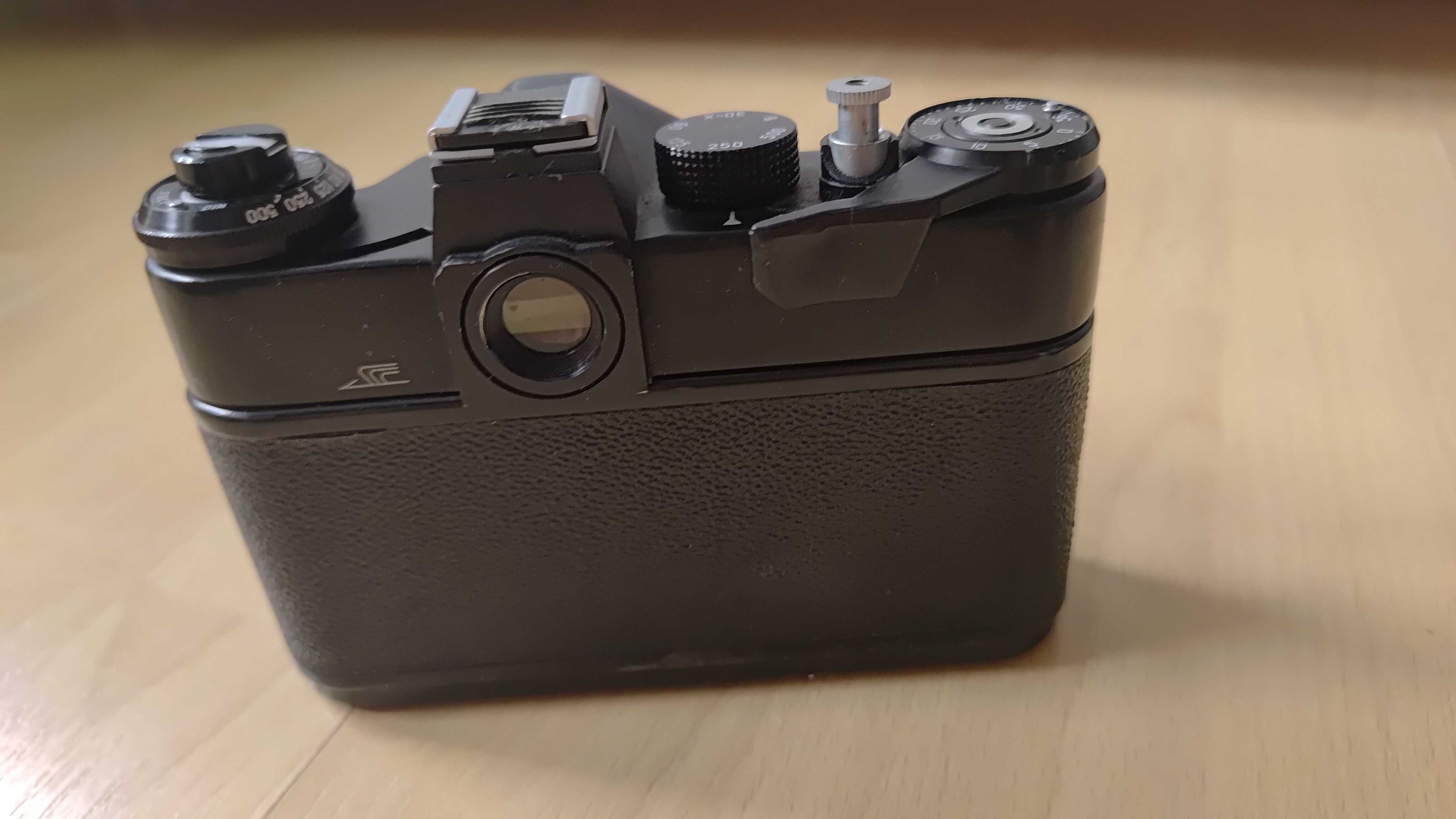 Aparat Zenit + obiektyw Helios 2/58 + futerał