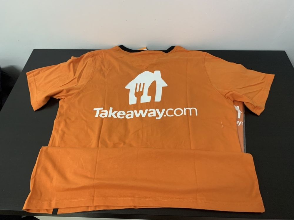 2 T-shirt merchandising (takeaway.com) tamanho L, novas