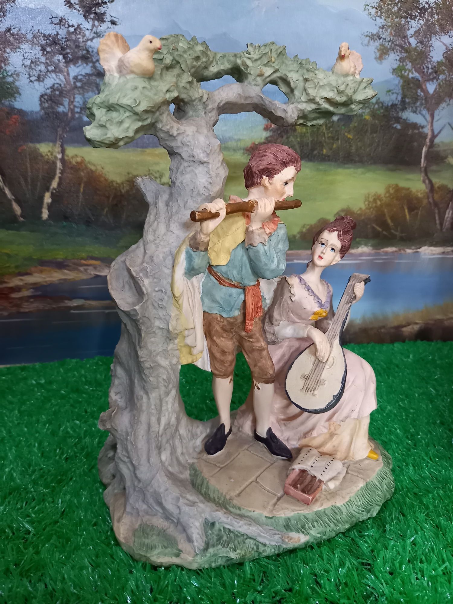 Figurka z alabastru romantyczna para grająca na instrumentach