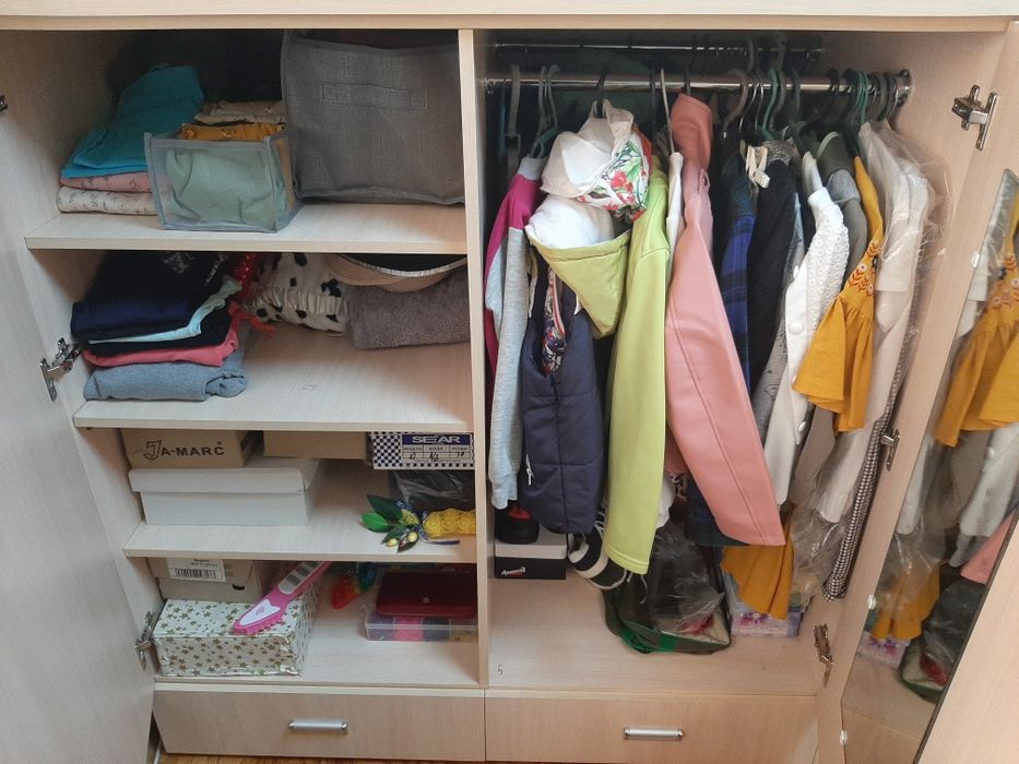 Двоповерхове ліжко з вмісткою шафою