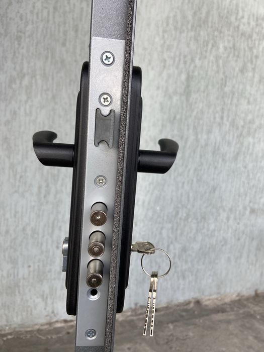 Вхідні металеві двері однолистові без утеплення