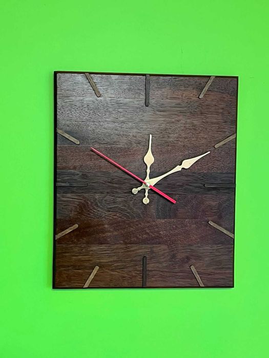 Годинник на стіну з тропічних порід дерева