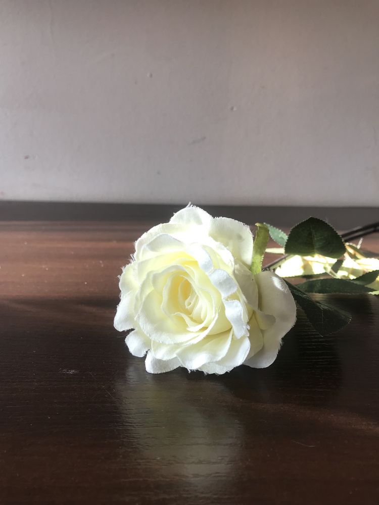 Kwiat sztuczny róża 1 na gałązce 75 cm 48tnkw