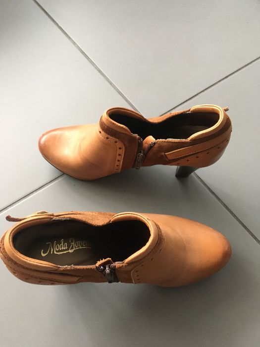 Vendo Botins em Plataforma Camel