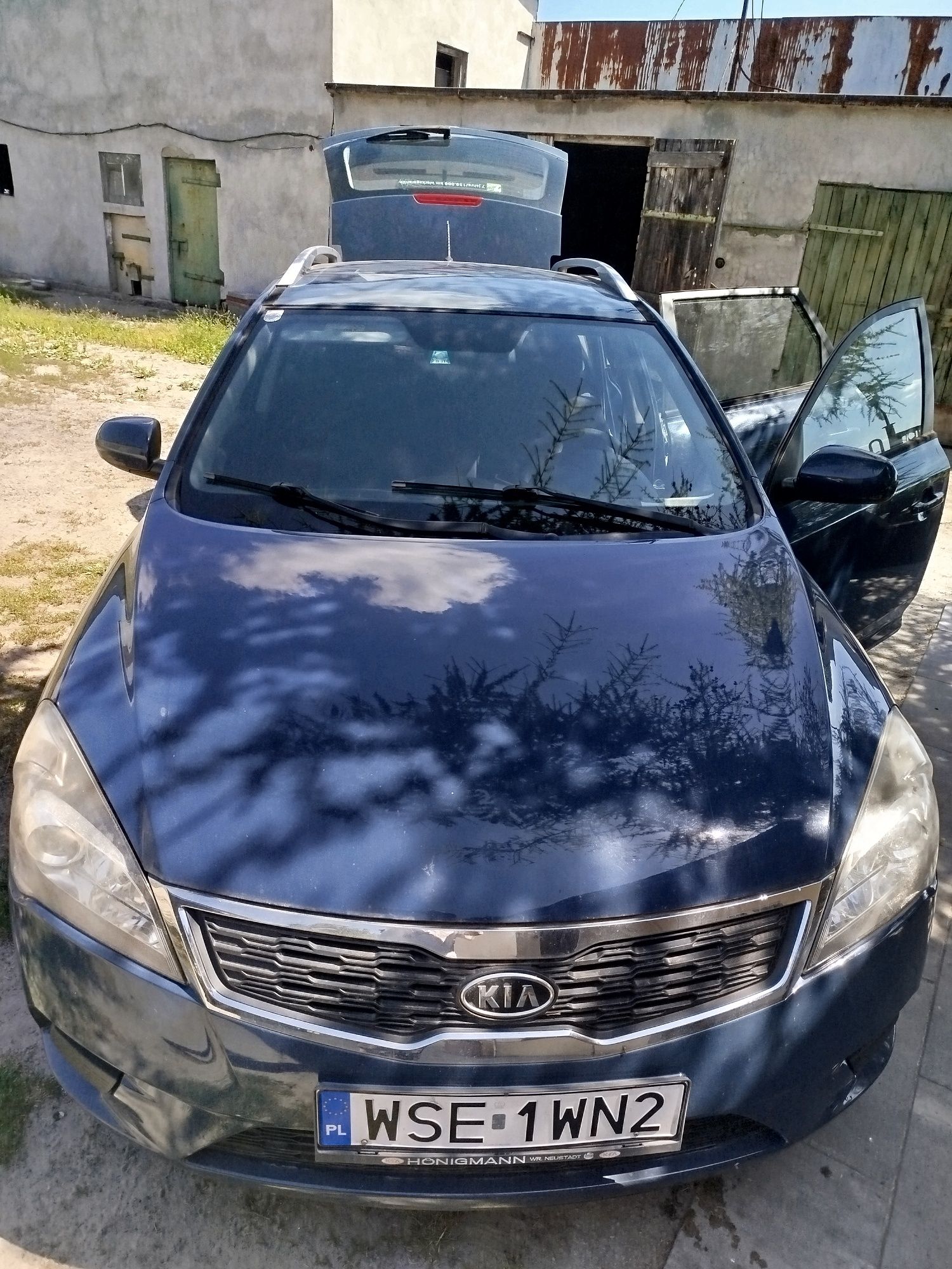 Kia Cee'd kombi granatowy