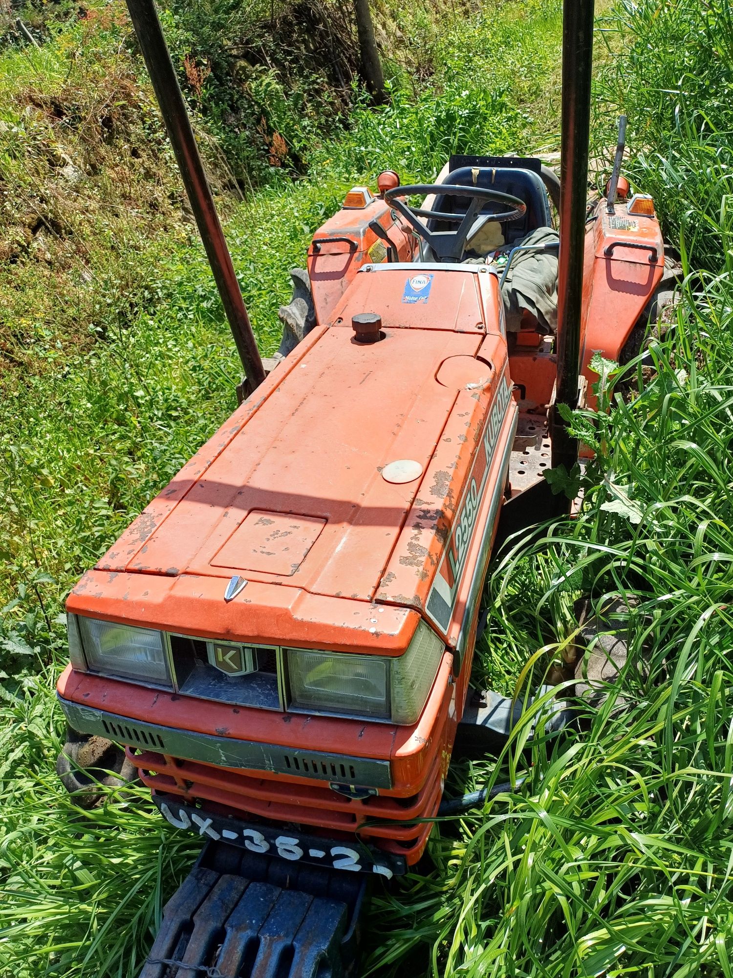 Trator agrícola com alfaias