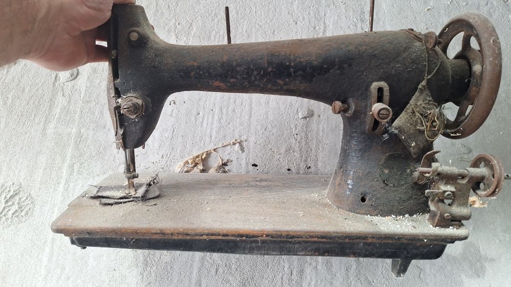 Станина для швейної машини American  + машинка  як декор