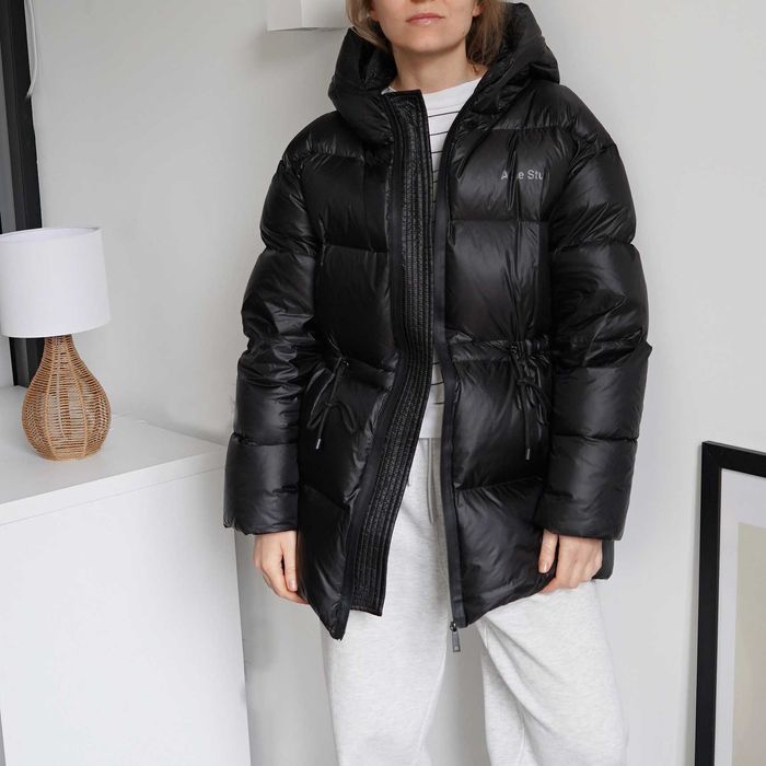 Стьобаний зимовий пуховик та капюшоном як Acne Studios