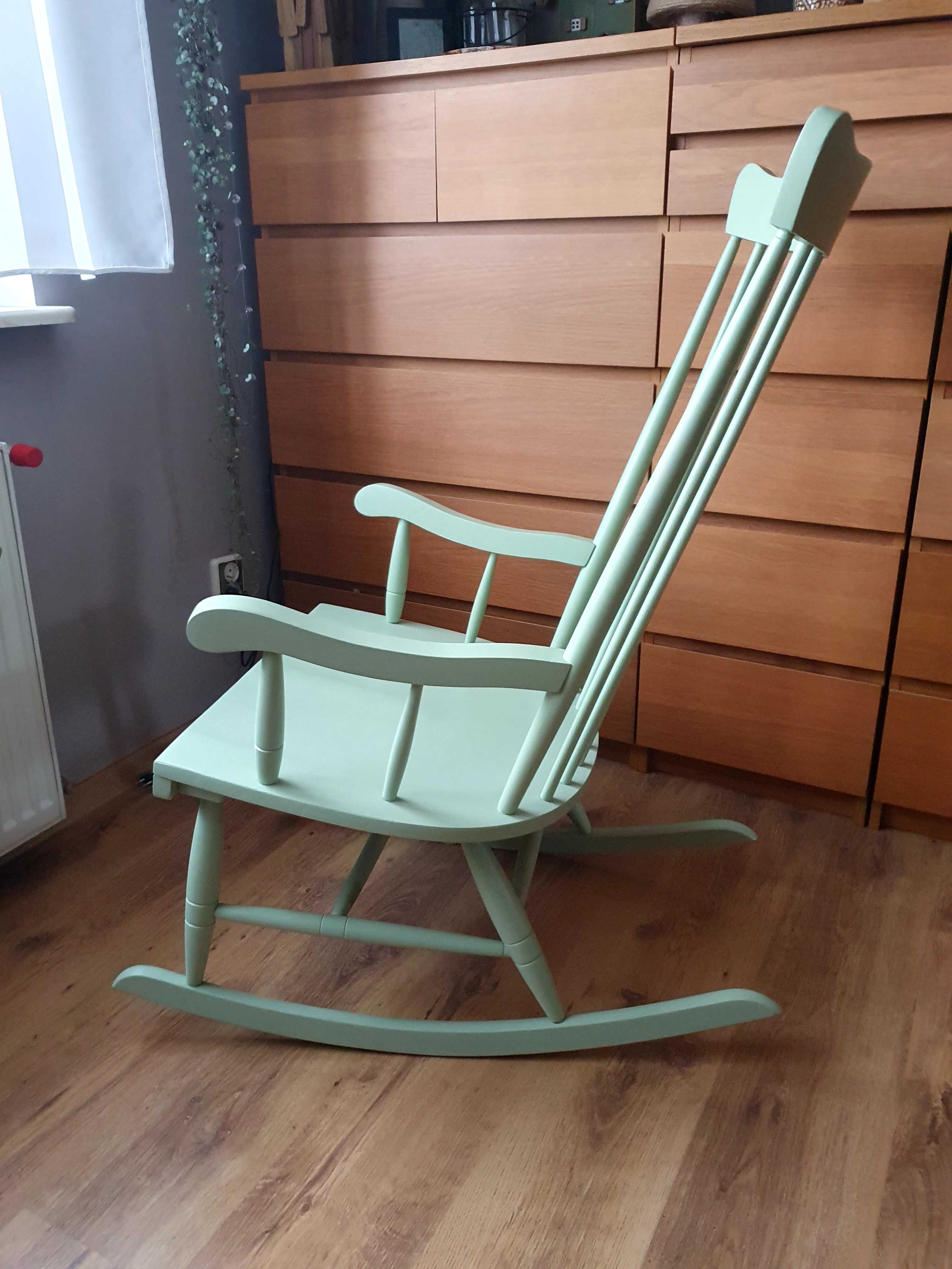 Drewniane krzesło bujane - patyczak