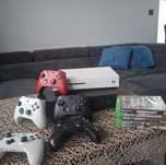 Konsole xbox one z padami+gry