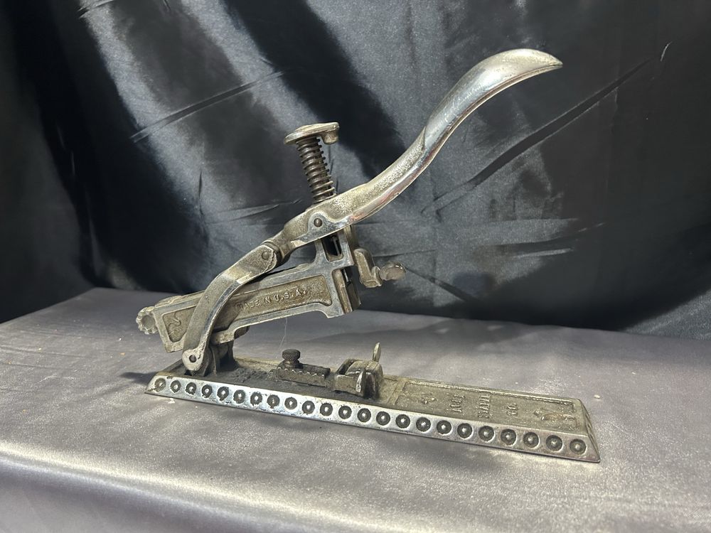 Antyczny Zszywacz z Patentem MADE IN U.S.A., AGME STAPLE 00