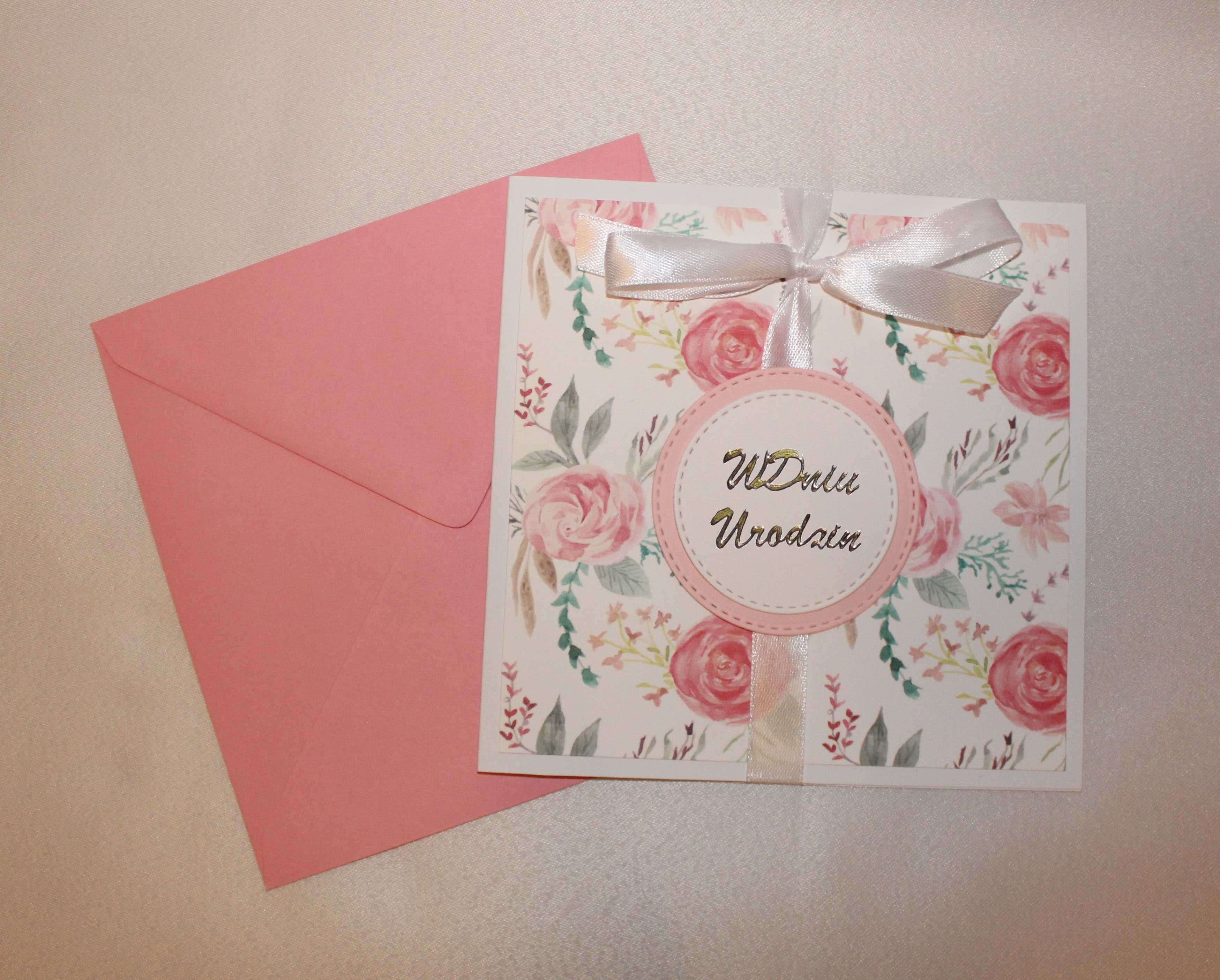Kartka na urodziny różowa w kwiaty z kokardą / chrzest komunia ślub