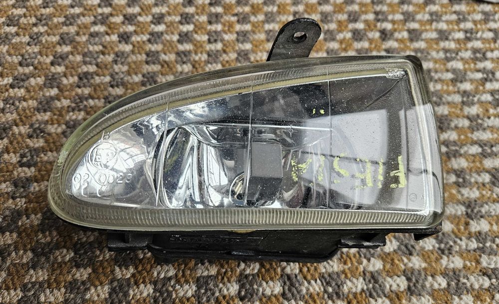 Halogen prawy Ford Fiesta IV mk4 BE91 95-, Mazda 121 95- Valeo