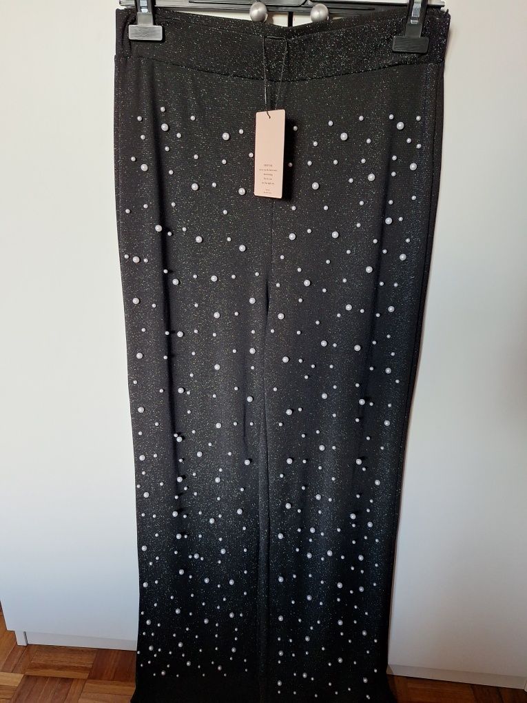 Calças/ leggins pretas brilhantes com pérolas