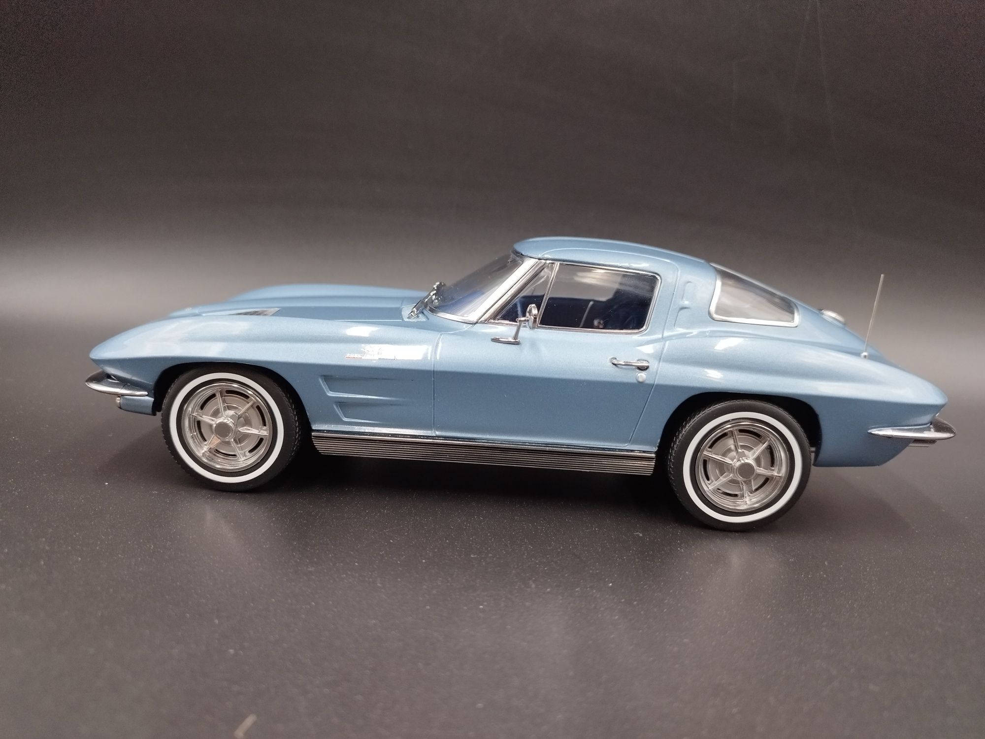 1:18 Norev 1963 Chevrolet Corvette Sting Ray Model nowy