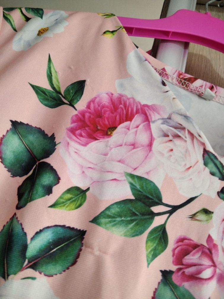 Piękna różowa Sukienka w kwiatuszki xl