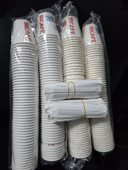 Vendo mais de  1000  copos  para café