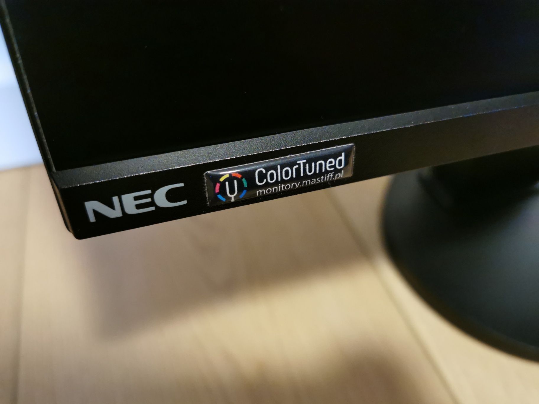 Monitor NEC EA245-WMi-BK ColorTuned 24 cale dla fotografa