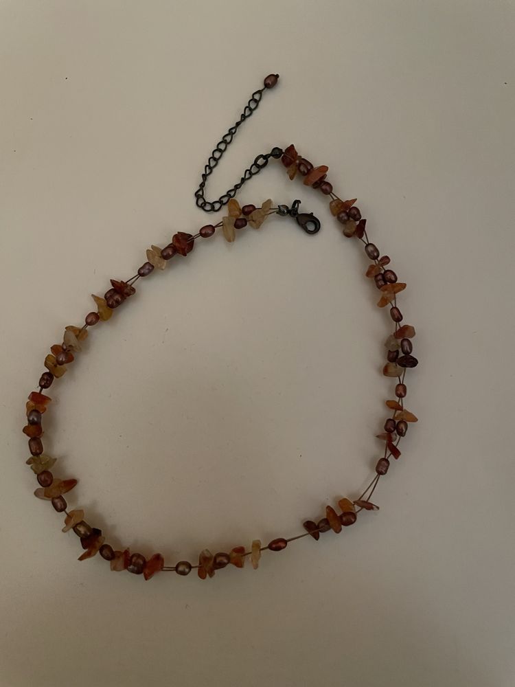 Colar em tons laranja