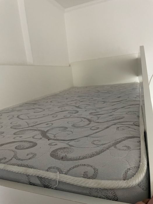 Детская кровать со столом,стенка