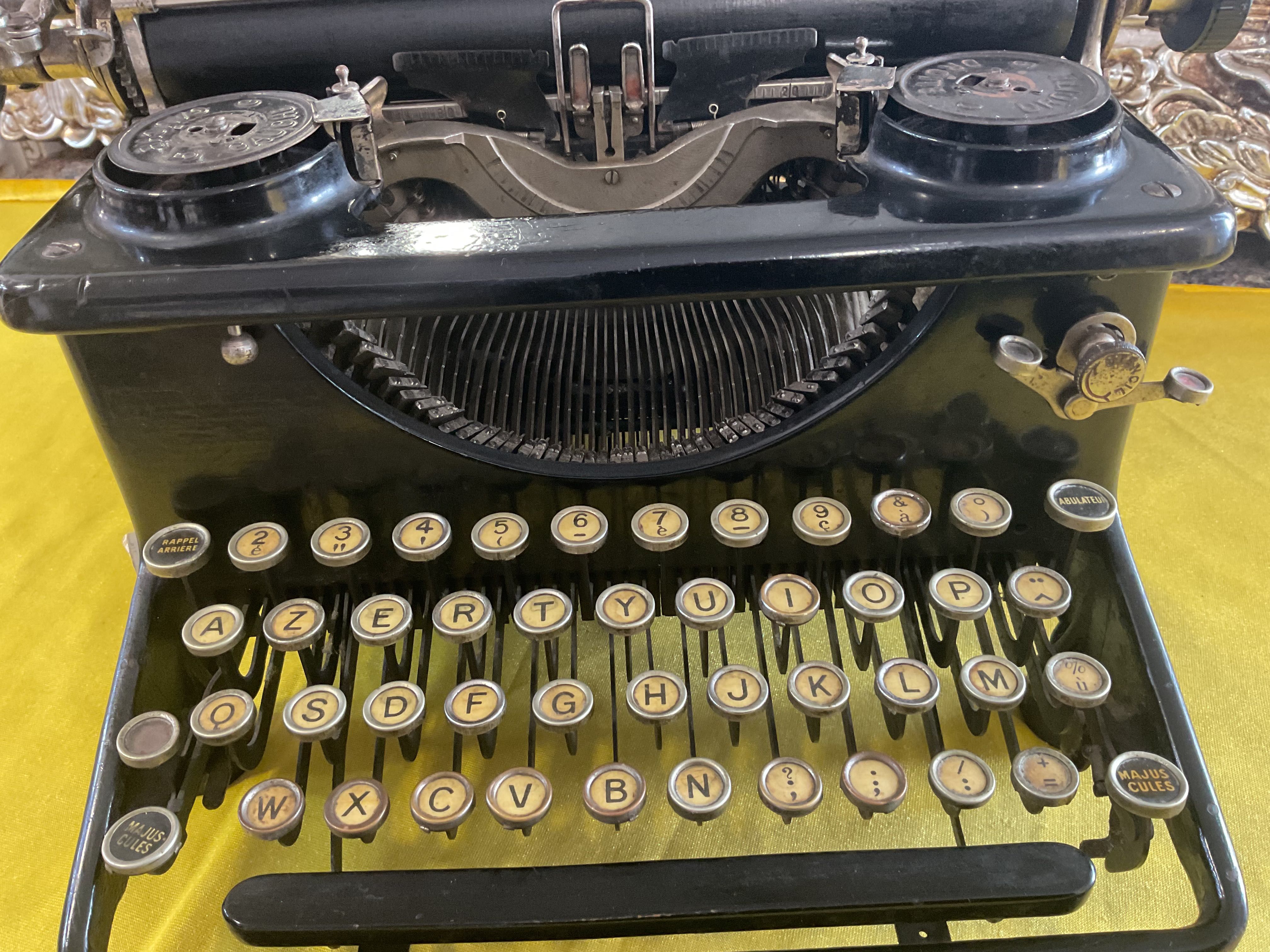 Máquina de escrever de coleção antiga
