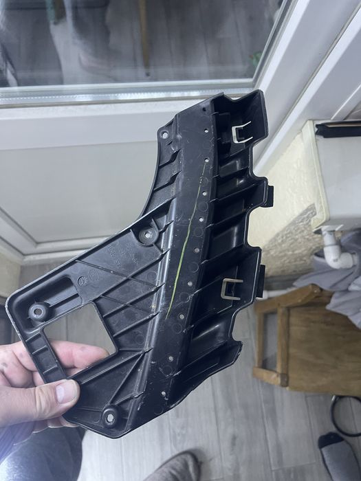 Кронштейн передней фары tesla model 3 2021