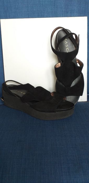 Босоніжки жіночі на танкетці